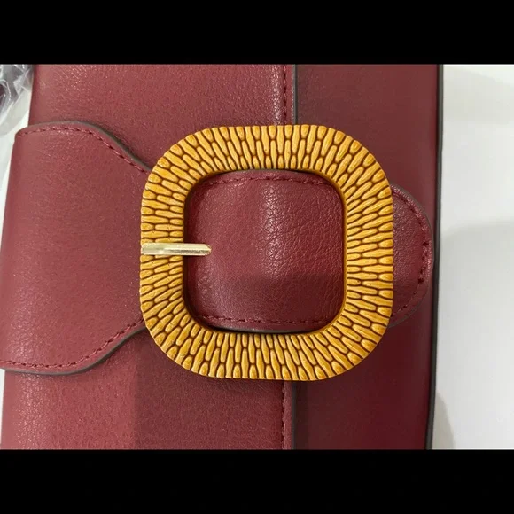 ⬇️ PRICE ⬇️ SOLE SOCIETY -  Lumi Buckle Flap Faux Leather Crossbody Bag - Berry - Picture 11 of 14